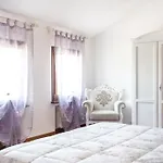 La Dimora Di Lara Bed and Breakfast 3*