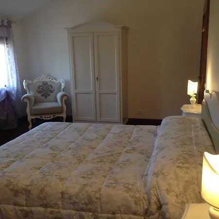 La Dimora Di Lara Oda ve Kahvaltı 3*