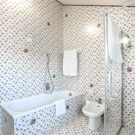 Oda ve Kahvaltı La Dimora Di Lara 3*