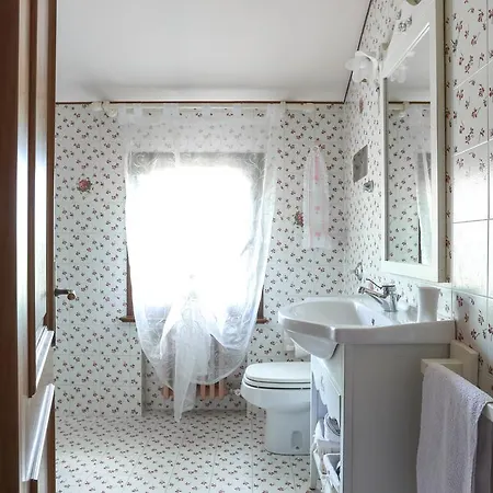 La Dimora Di Lara Oda ve Kahvaltı 3*